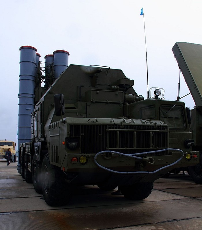 Tổ hợp tên lửa phòng không S-300 của Nga